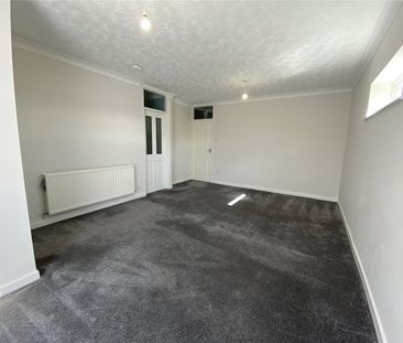 Ash Grove, Chard, Somerset, TA20 - Photo 2