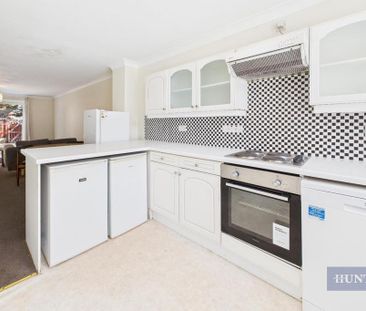 4 bedroom end of terrace house to rent - Photo 3