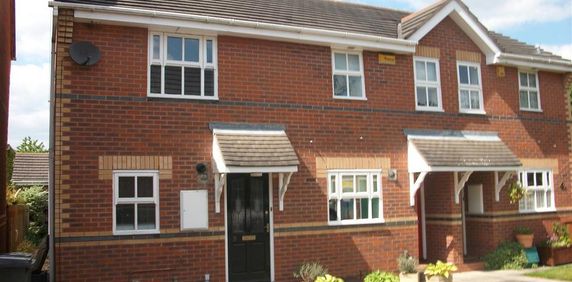 2 bedroom mews to rent - Photo 2