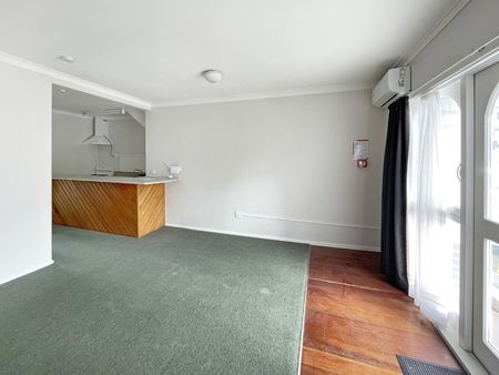 Convenient Terrace Living - Photo 2