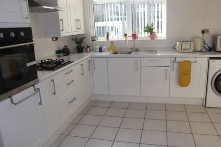 Room in a Shared House, Capstone Avenue, B18 - Photo 2
