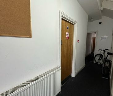 Studio Flat, Green Lane, IG3 - Photo 6