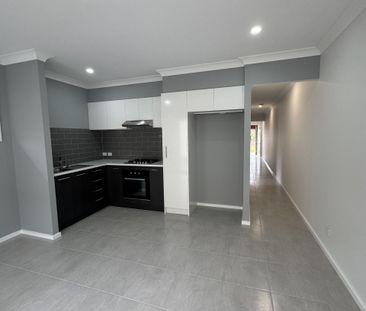 Near New 2 bedroom duplex - Photo 3