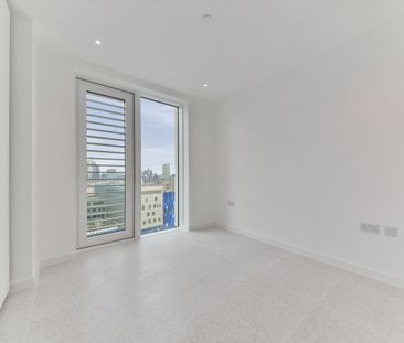 A studio flat to rent in Bouchon Point, E1. - Photo 5