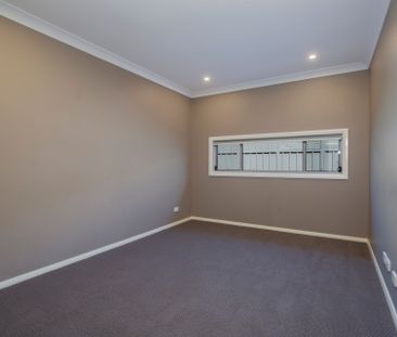 Tidy, Beachside 4 Bedroom Home with Ducted Air Con - Photo 6