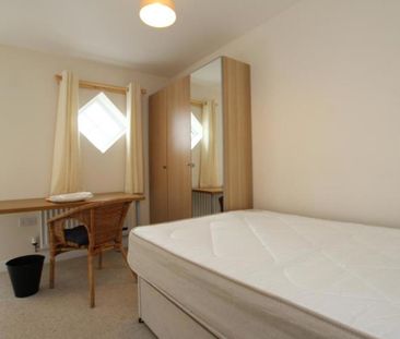 ***STUDENT PROPERTY *** 6 double bedroom student property 10 min wa... - Photo 1