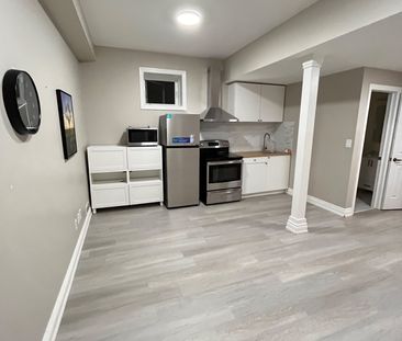 For Lease - 4641 Keystone Crescent, Burlington, Ontario - Photo 2