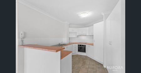 Spacious Camp Hill Apartment with City Views, Pool Access & Entertainer’s Balcony - Photo 2