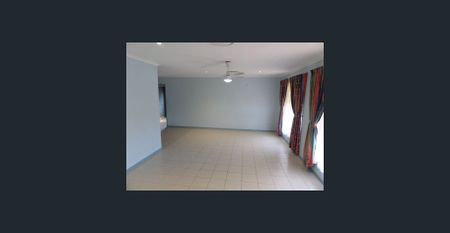 PREPARE YOURSELF FOR SUMMER! DUCTED A/C AND SOLAR! - Photo 2