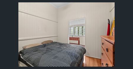 Beautifully renovated north-facing character family home. - Photo 4