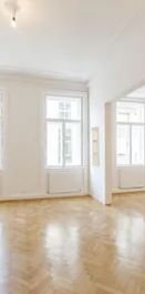 STADTKERN: RUHIGE RENOVIERTE 3 ZIMMERWOHNUNG IM DENKMALGESCHÜTZTEN STILALTBAU - Foto 1
