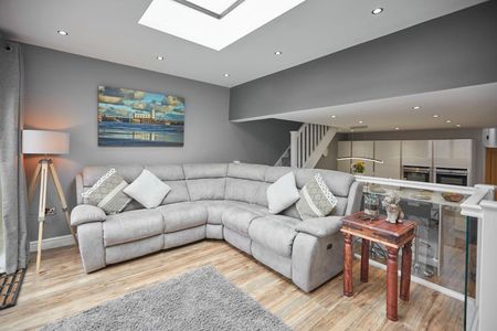 Main Street - Photo 2