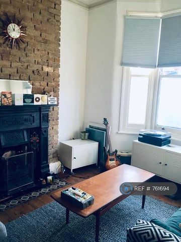 1 bedroom flat to rent - Photo 2