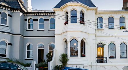 Stylish, spacious heritage apartment - Photo 3