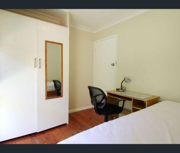 Room 2/8 Binda Street, Keiraville, NSW 2500 - Photo 4