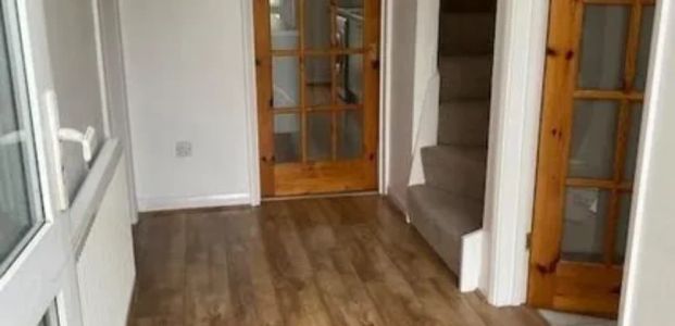 3 bed detached house to rent Emerald Road, Luton, Bedfordshire LU4 - Photo 1
