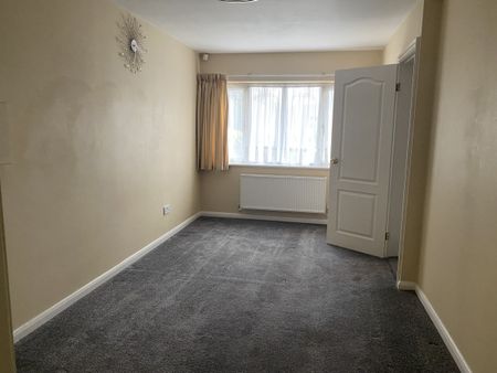 FOUR BEDROOM DETACHED HOUSE - Photo 2