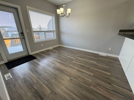 DOG FRIENDLY 4 Bed, 3 Bath Duplex in Sylvan Lake - Photo 4