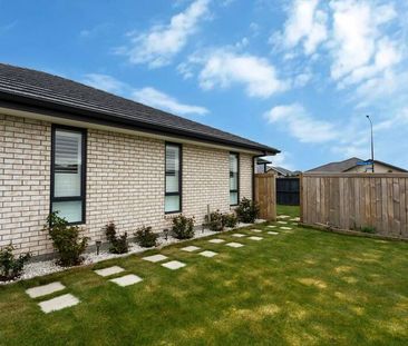 Executive 3 Bedroom Family Home in Wigram! - Photo 4