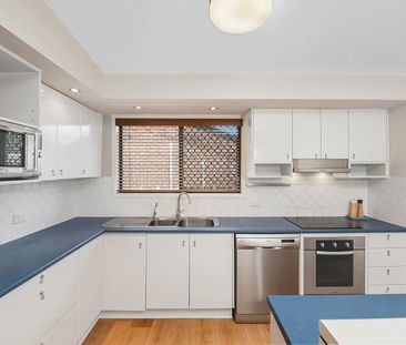 Spacious and Stylish Home For Family Living - Photo 2