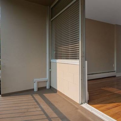 One-Bedroom in Oak Bay Living/ Concrete Building - Photo 1