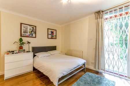 4 Bed Flat, Cape Yard, E1W - Photo 3