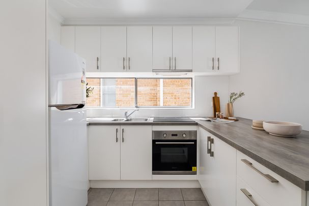 2 x 1 bedrooms units to be leased (Only downstairs available NOW!) - Photo 1