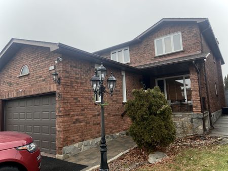 For Lease - 121 Jackman Crescent, Vaughan, Ontario - Photo 2