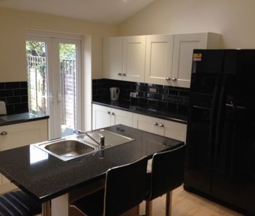 Amazing 5 Bedroom Student House - Photo 2