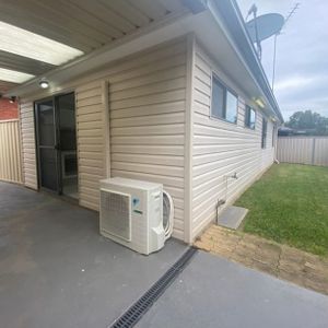 Modern 2-Bedroom Granny Flat in Prime St Marys Location - Photo 2