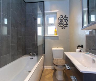 2 bedroom end of terrace house to rent - Photo 1