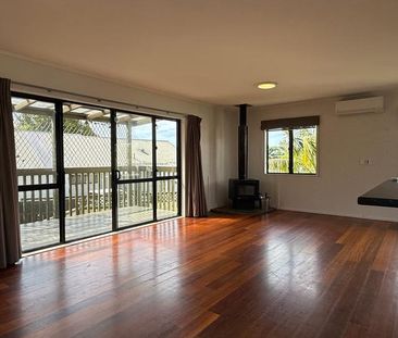 Versatile Dual-Living Home - Ideal for Large Families or Shared Living - Photo 3