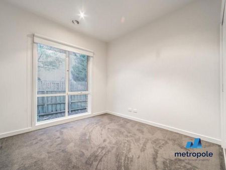 2/6 Howard Avenue, MOUNT WAVERLEY, VIC - Photo 4