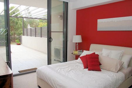 Magnificent Courtyard Living | Unfurnished - Photo 3