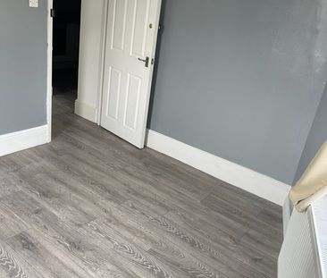 1 Bed Flat, Woodford Road, E7 - Photo 3