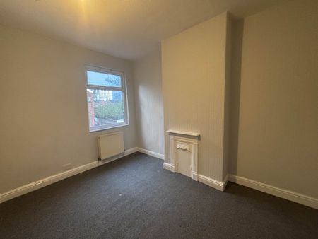 Price £950 pcm - Available Now - Unfurnished - Photo 4