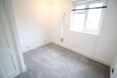 2 bedroom semi-detached house to rent - Photo 2