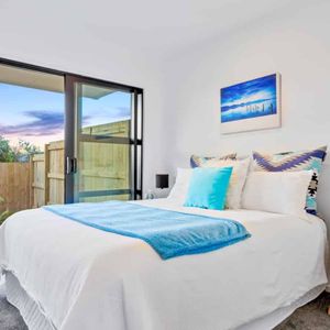 Brand New 3 bedroom 2 bathroom townhouse - Photo 2