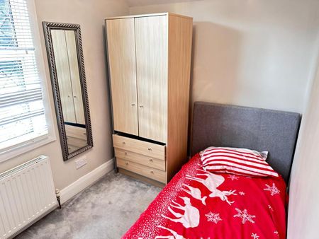 3 bedroom terraced house to rent - Photo 3