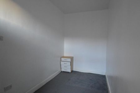 2 bedroom ground floor flat to rent - Photo 4