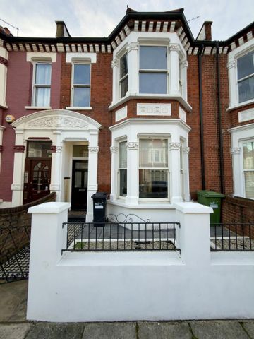 4 bedroom terraced house to rent - Photo 2