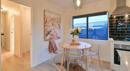 Beautiful 3 Bedroom + 2 Utility Rooms - Photo 5