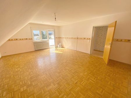 Großzügige 4-Zimmer-Dachgeschosswohnung mit Balkon, Tageslichtbad & Garage in Trier-Ehrang! - Foto 5