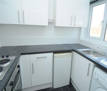 2 Bedroom Apartment To Let - Photo 3