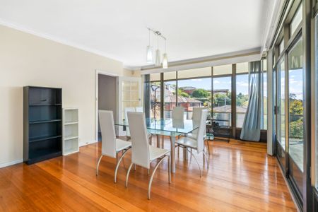 Spacious 3-Bedroom Unit with Water Views in Sandy Bay - Photo 3