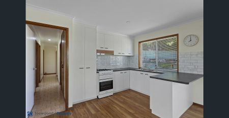 SPACIOUS 4 BEDROOMS WITH ELEVATED VIEWS! - Photo 3