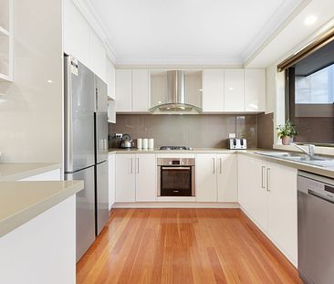 Modern three bedroom home with two living spaces - South Oakleigh Secondary College School zone - Photo 1