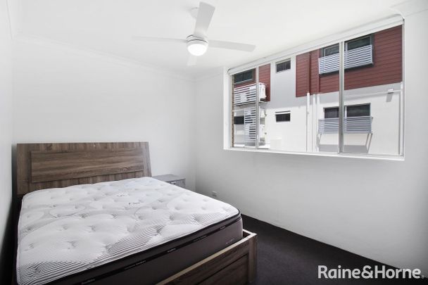 Furnished Toowong Unit with Exclusive Courtyard - Photo 1