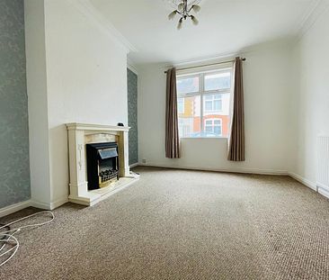 3 Bed House - Terraced - Photo 2