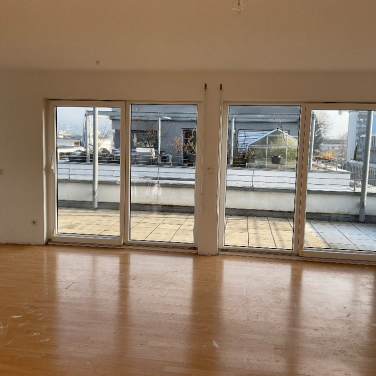 Lichtdurchflutete Dachgeschosswohnung mit Panorama-Terrasse - Photo 1